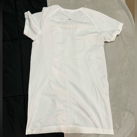 Lululemon swiftly tech short sleeve top - Picture 2 of 3